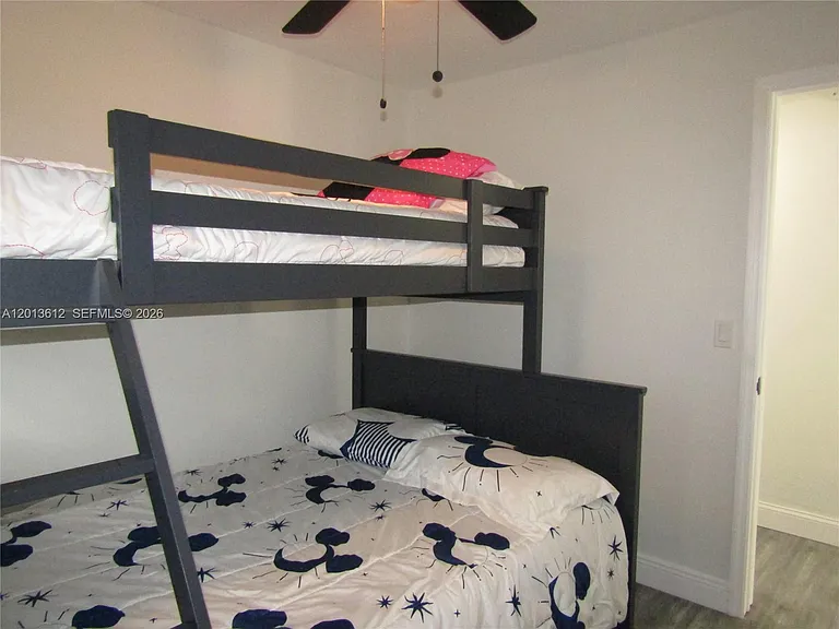 2447 Messina Ave — Photo 21