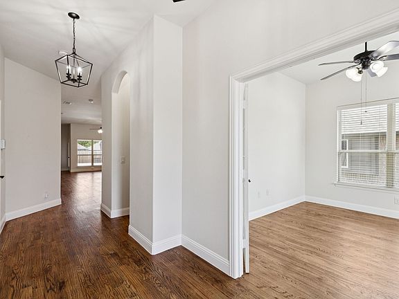 5th image of 512 Eastbrook Dr