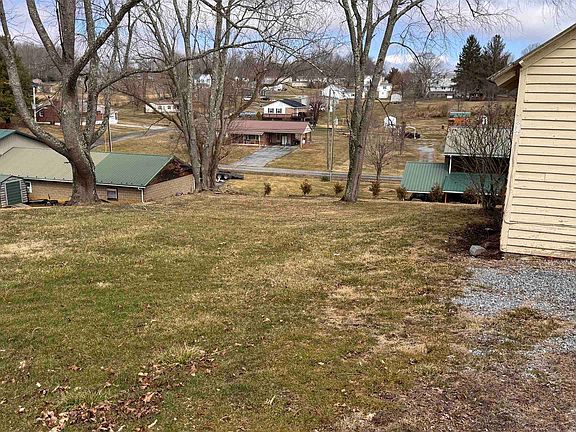 5th image of 218 Frye Ave