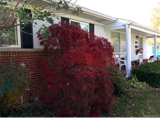170 Redwood Dr, Troy, MI 48083