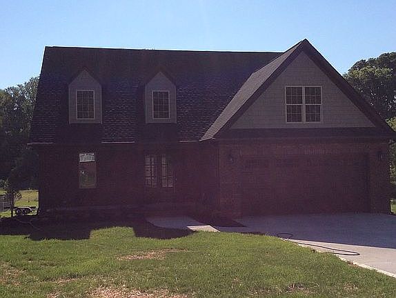 2nd image of 1005 Strawberry Ln