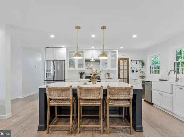 10816 Broadwater Dr, Fairfax, VA 22032