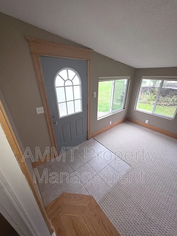 3 bed, 2.0 bath, 1393 sqft, $1,800 — Photo 2