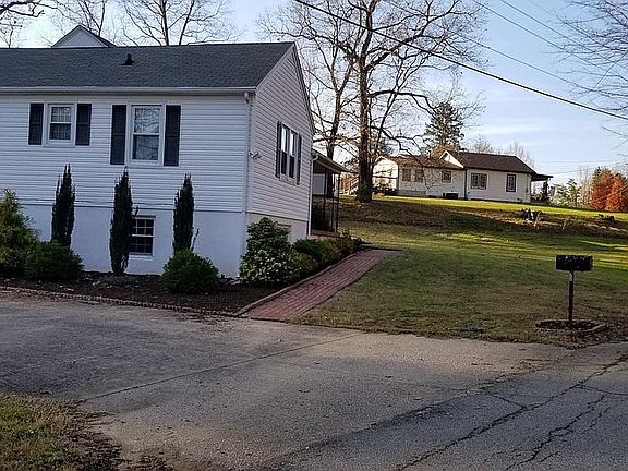 Entrance of driveway