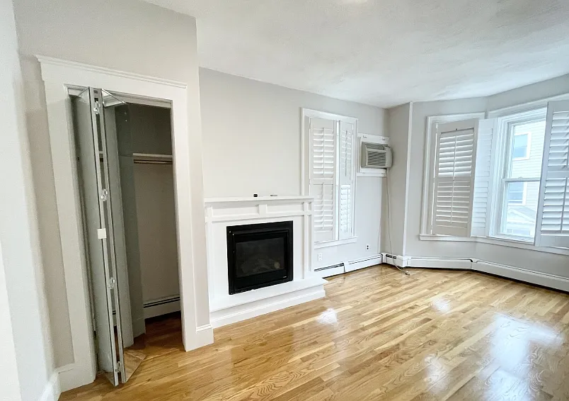 5 bed, $6,500 — Photo 2