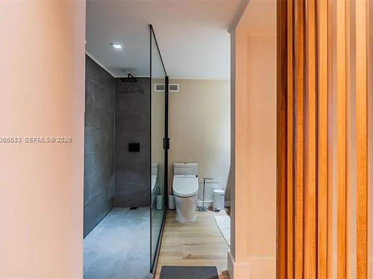 2301 Collins Avenue Cu #719 — Photo 9