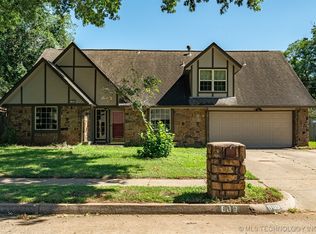 809 W Decatur St N, Broken Arrow, OK 74011