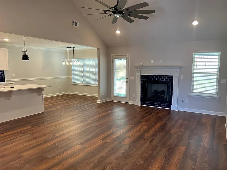 7467 Hanford Dr — Photo 3