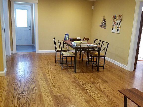 5th image of 815 Laurel Ave