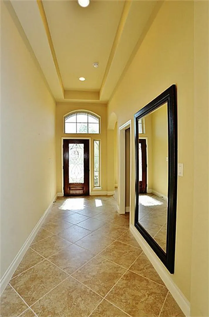 4 bed, 3.0 bath, 2353 sqft, $2,775 — Photo 3