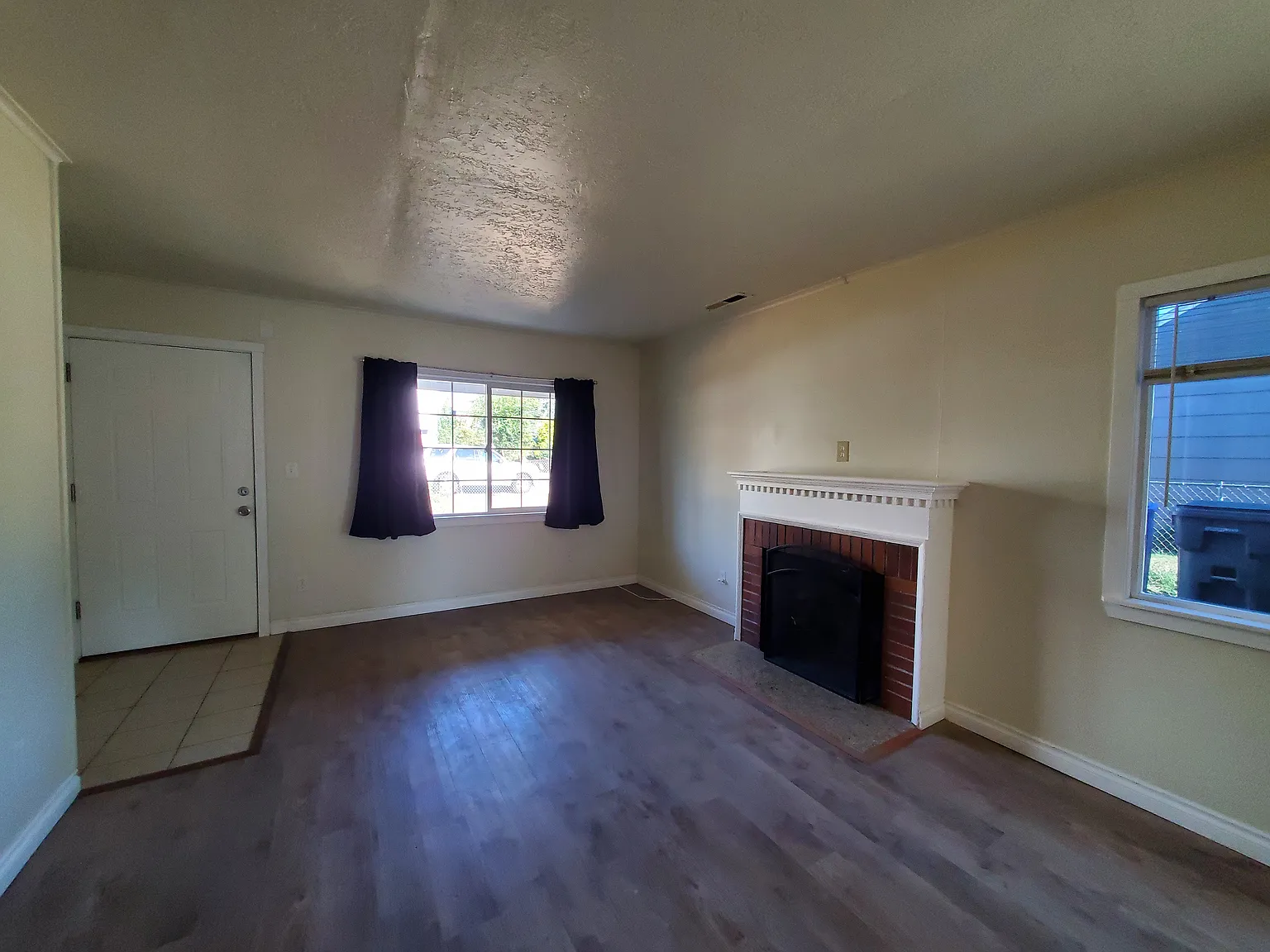 3 bed, 864 sqft, $2,150 — Photo 2