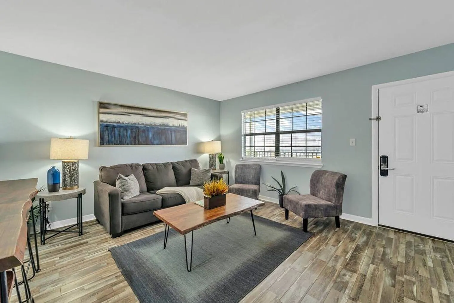 1 bed, 1.0 bath, 6458 sqft, $2,013 — Photo 1