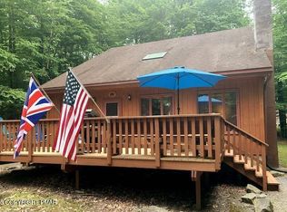 276 Mountain View Dr, Pocono Lake, PA