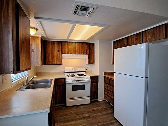 3rd image of 4817 E Lane Ave #202