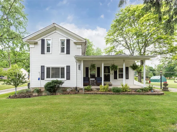 9137 Maltby Rd, Brighton, MI 48116