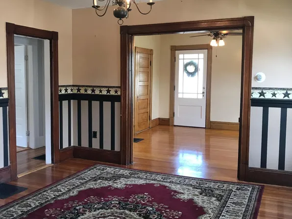 44 W School St APT 1, Westfield, MA 01085