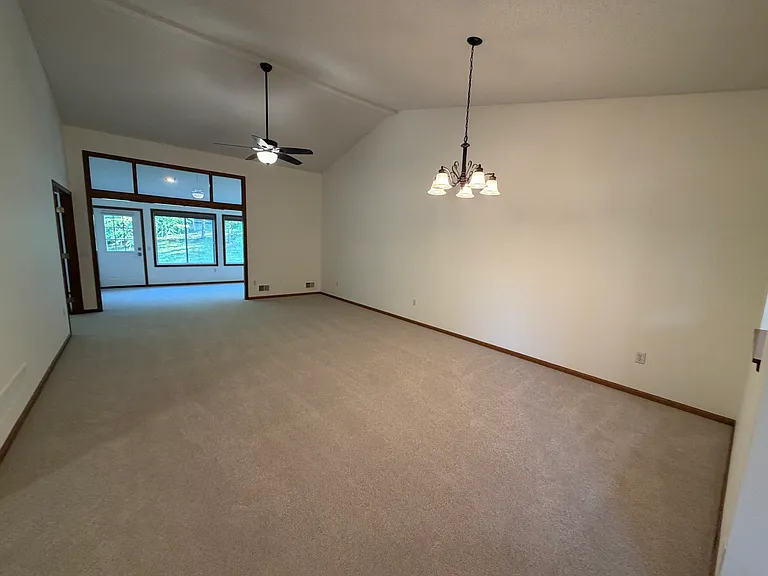 10843 Lexington Dr — Photo 7