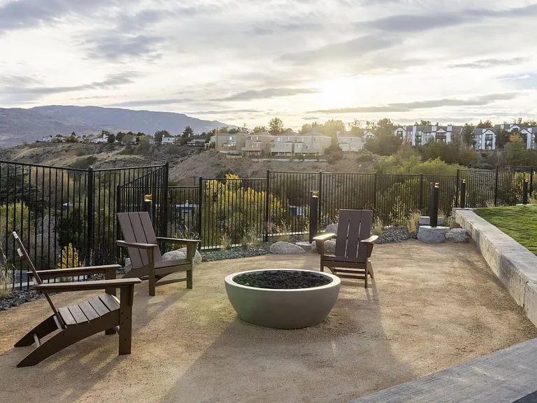 The Retreat Luxury Townhomes — Photo 13