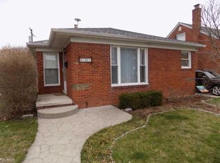 21601 Newcastle Rd, Harper Woods, MI 48225