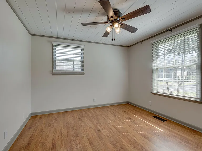 5413 Country Dr — Photo 18
