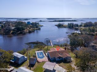 710 Cherrywood Ln, Swansboro, NC 28584