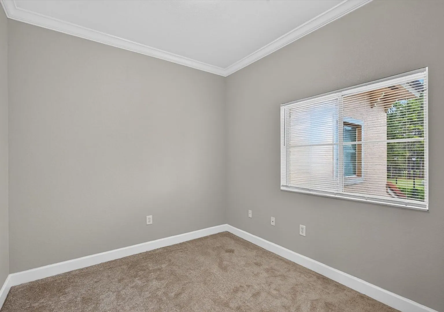 Spacious condo for rent — Photo 3