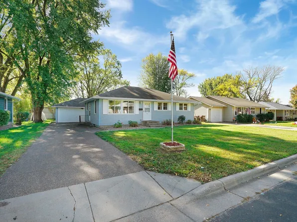 915 6th St W, Hastings, MN 55033