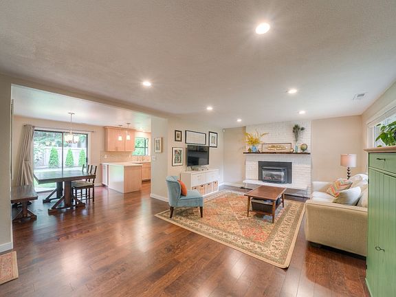2nd image of 2324 Parkwood Blvd
