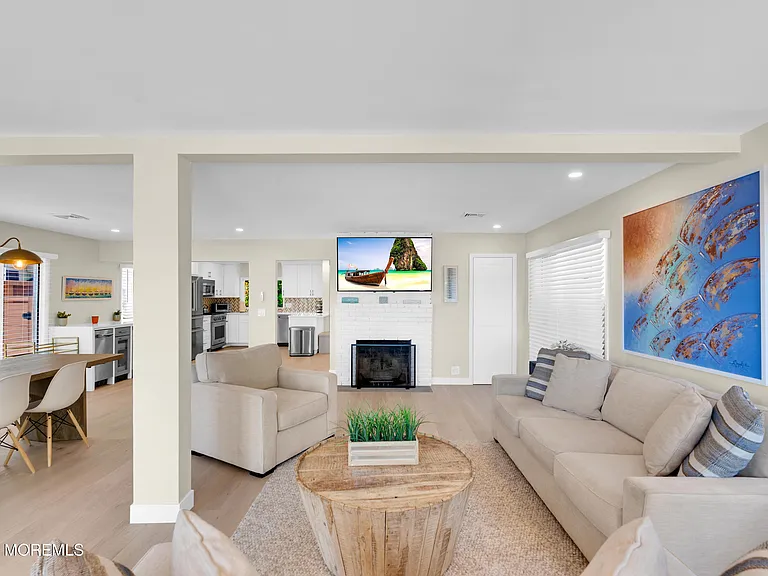 637 Beacon Blvd — Photo 8