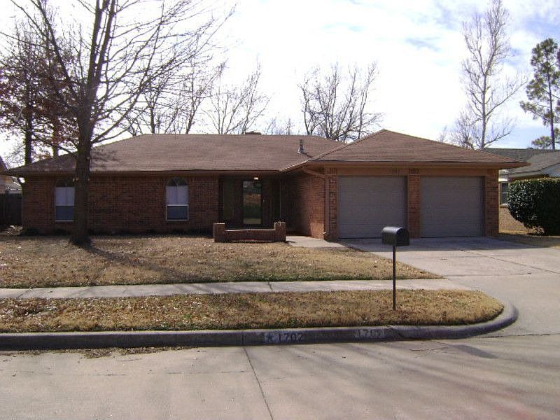 1st image of 1702 Chaucer Dr