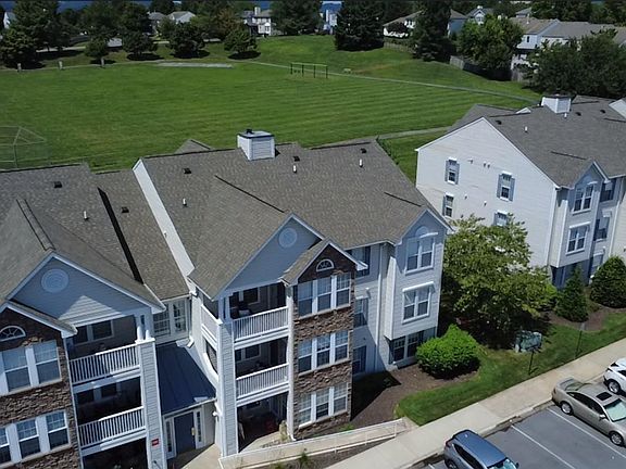 2nd image of 5600 Avonshire Pl APT M