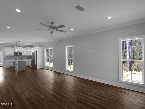 4th image of 275 Carriage Ln