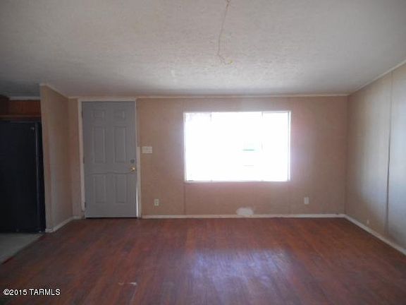 4th image of 5719 S Vine Ave