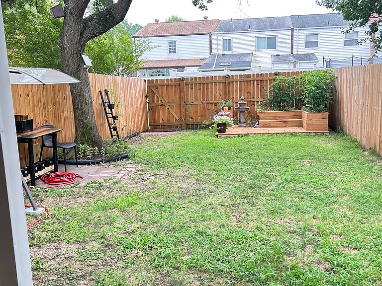 Manor Glenn Ct — Photo 6