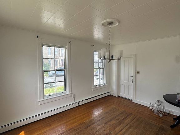 4th image of 52 Younglove Ave