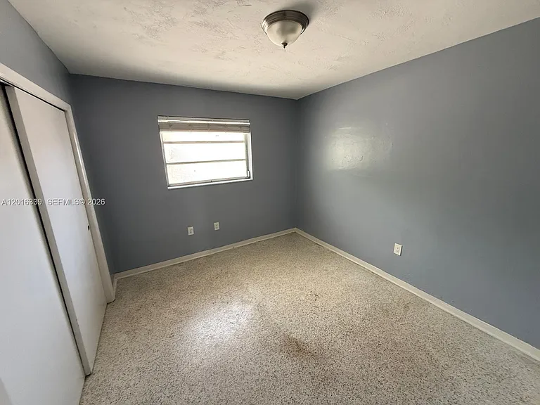 990 SW 4th St #6 — Photo 3