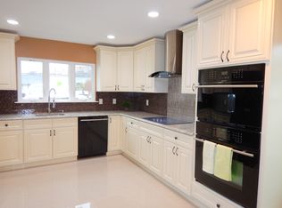 53 Goodturn Rd, Levittown, PA 19057