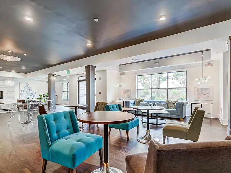 Creekside at Greenlawn Apartment Homes — Photo 15