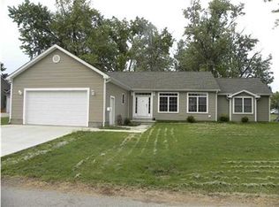 104 E Foster St, Fort Branch, IN 47648