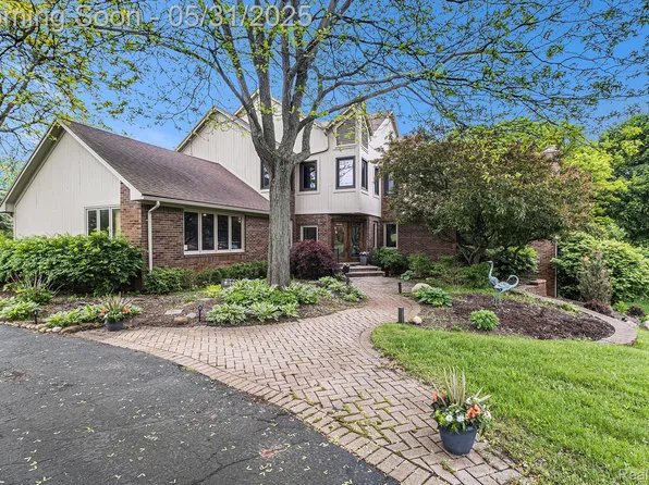 1080 Meadow Crest Dr, Clarkston, MI 48348