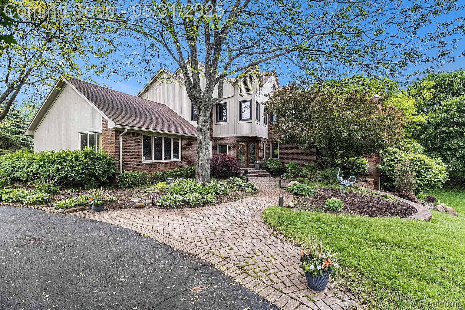 1080 Meadow Crest Dr photo 1