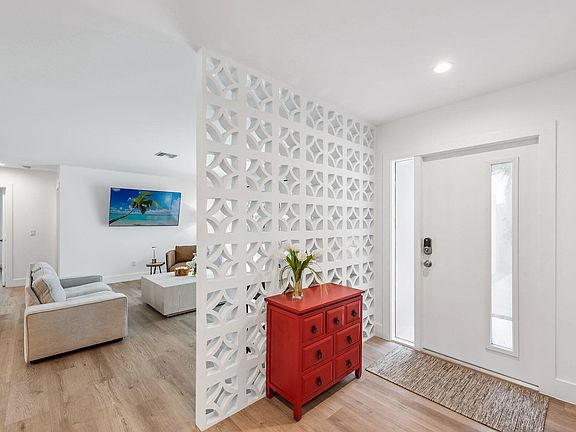 2nd image of 250 W Flamingo Cir