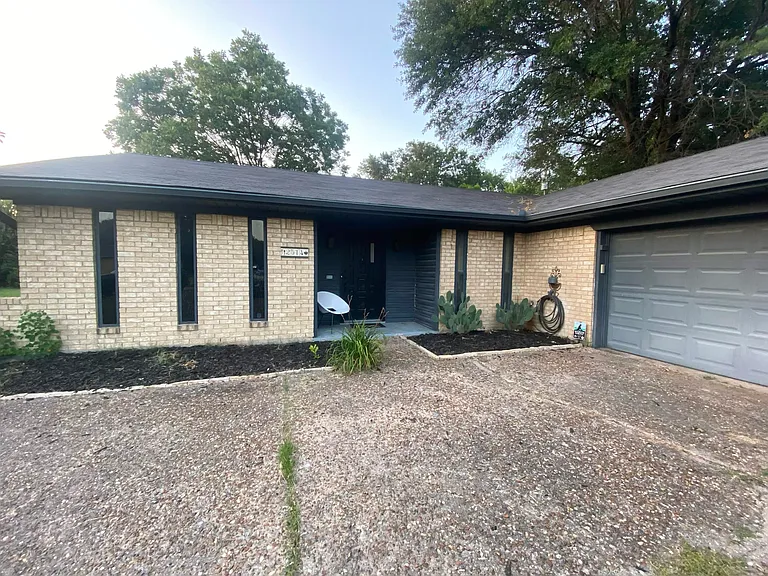 2514 Vernon St — Photo 1