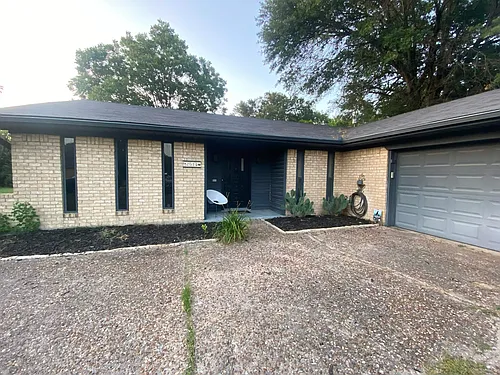 2514 Vernon St Photo 1