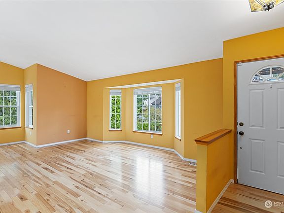 5th image of 8506 74th Drive NE