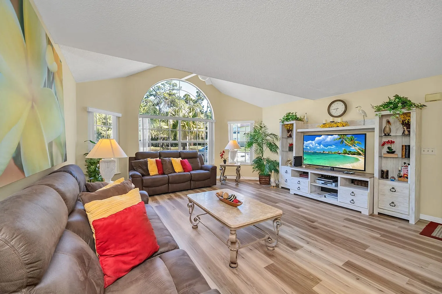 3 bed, 2.0 bath, 1334 sqft, $3,261 — Photo 1