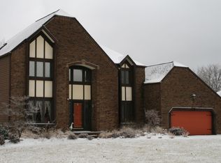 1070 Sand Run Rd, Akron, OH 44333