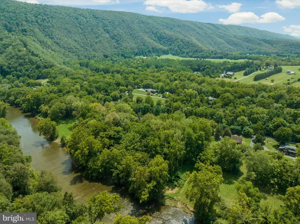 40 Indian Camp Trl, Maurertown, VA 22644