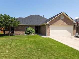 1055 Gladstone Dr, League City, TX 77573