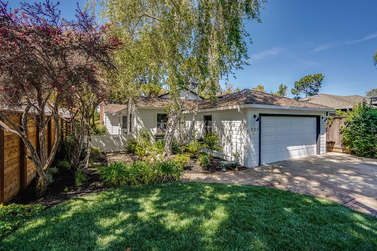223 Hedge Rd photo 1